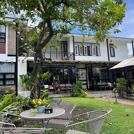 Sherloft Home&Hostel Chiang Mai Buitenkant foto