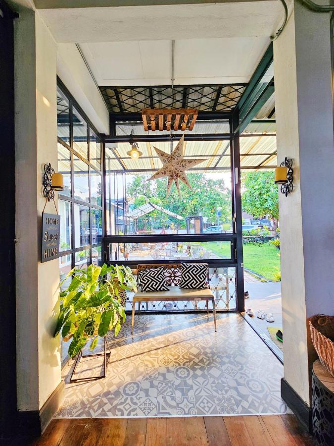 Sherloft Home&Hostel Chiang Mai Buitenkant foto