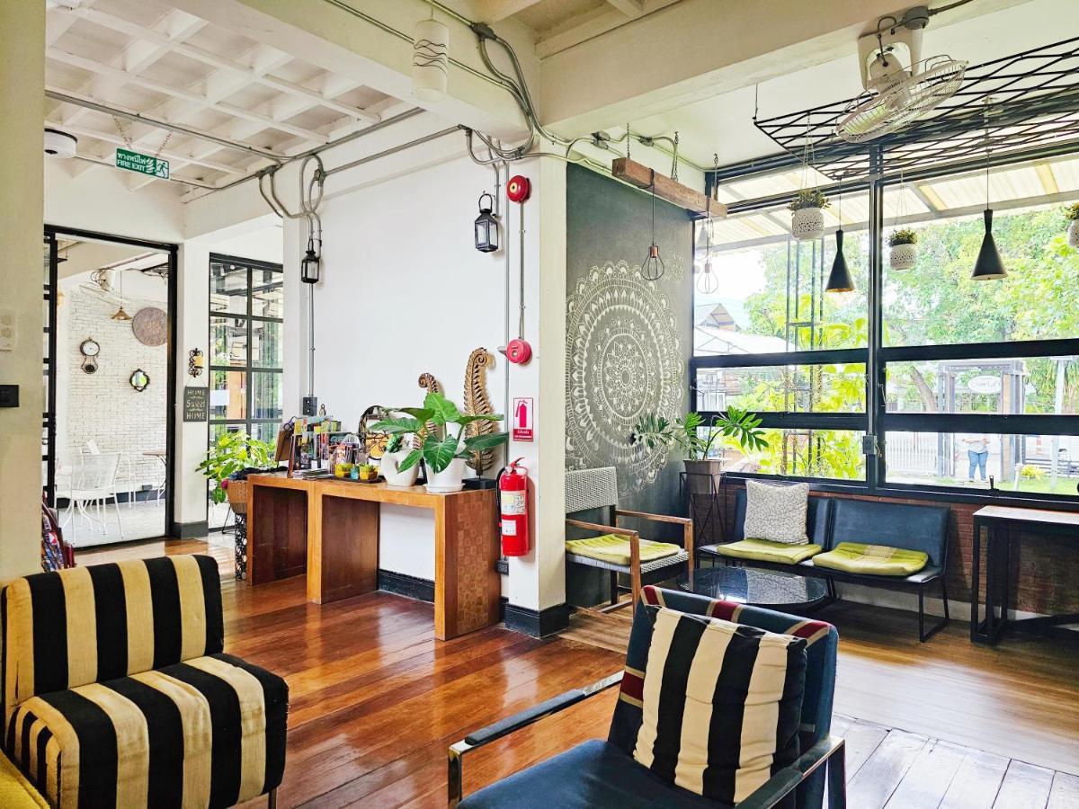 Sherloft Home&Hostel Chiang Mai Buitenkant foto