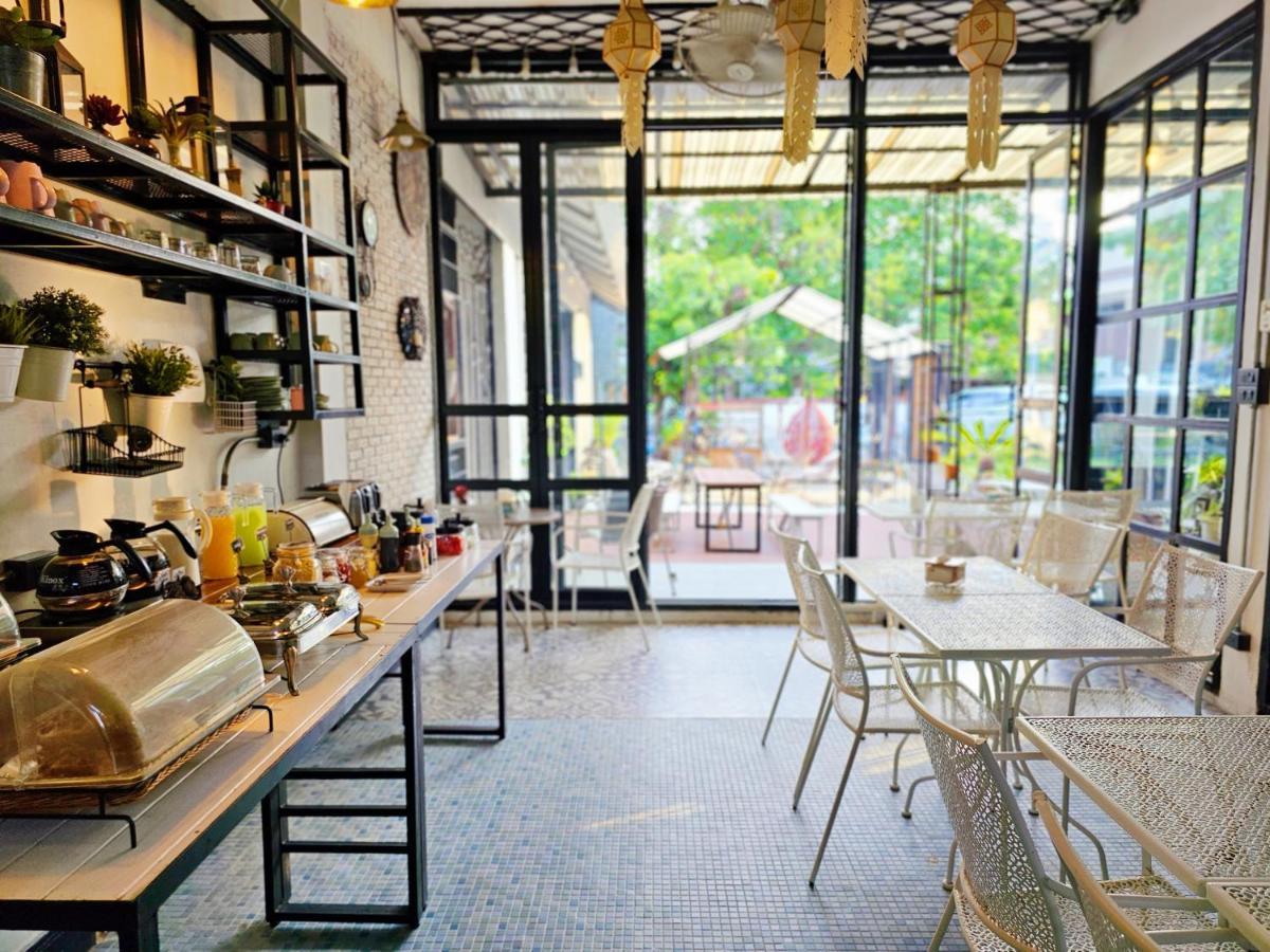 Sherloft Home&Hostel Chiang Mai Buitenkant foto