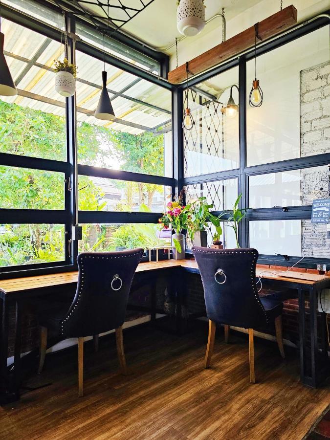 Sherloft Home&Hostel Chiang Mai Buitenkant foto