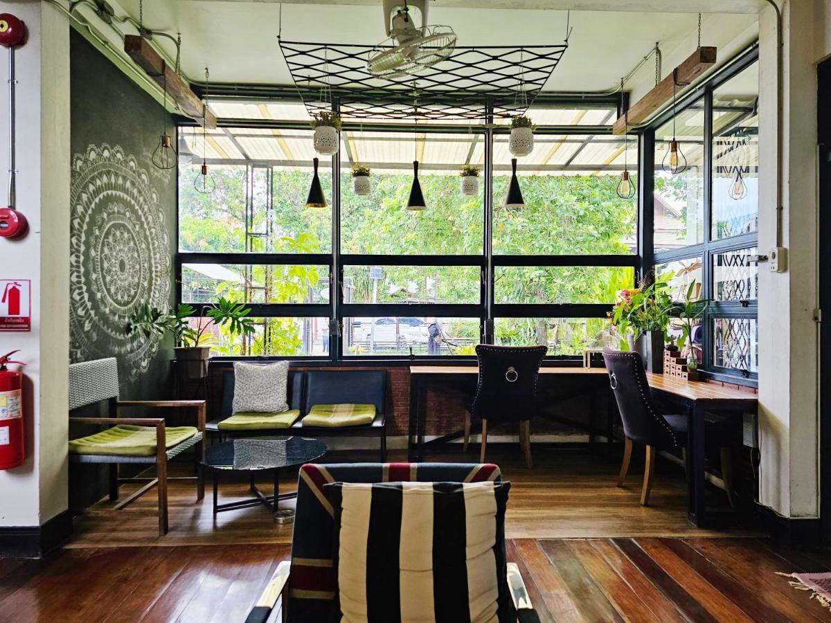 Sherloft Home&Hostel Chiang Mai Buitenkant foto