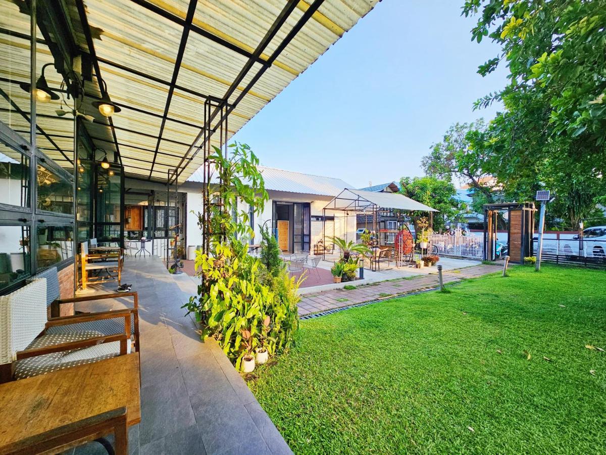 Sherloft Home&Hostel Chiang Mai Buitenkant foto