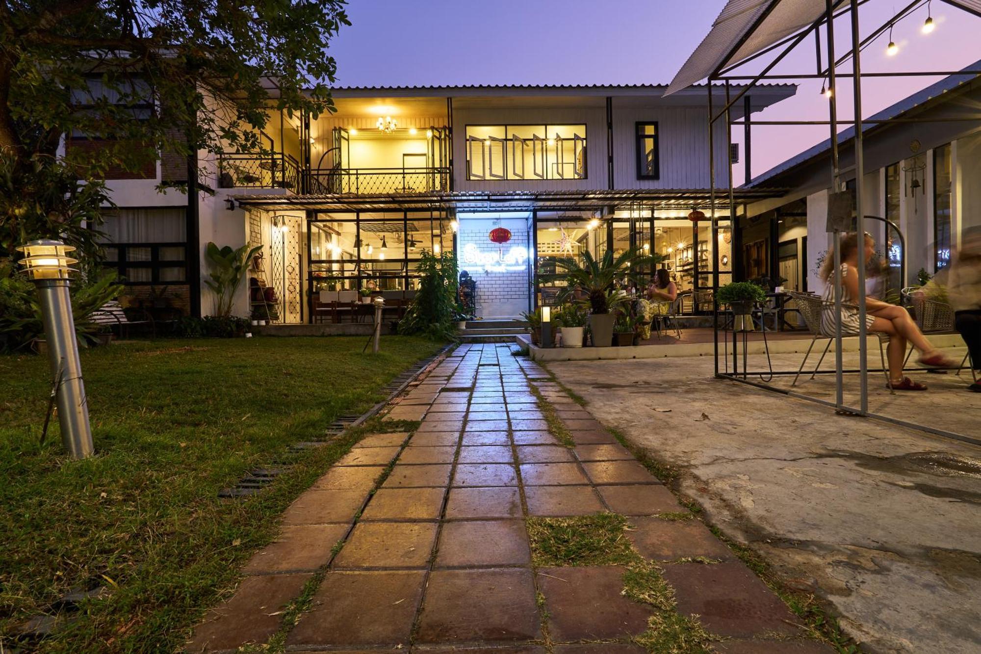 Sherloft Home&Hostel Chiang Mai Buitenkant foto
