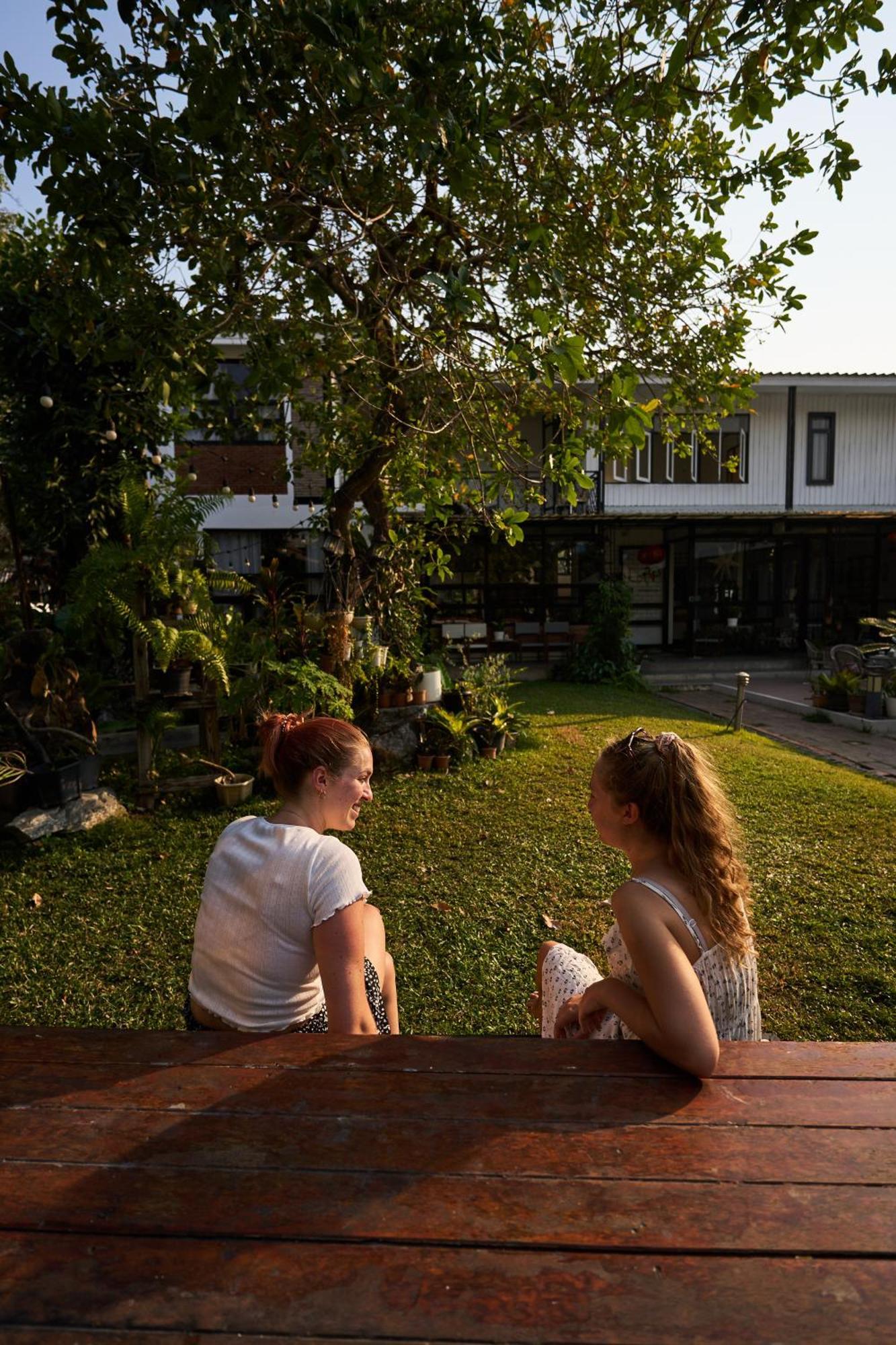 Sherloft Home&Hostel Chiang Mai Buitenkant foto