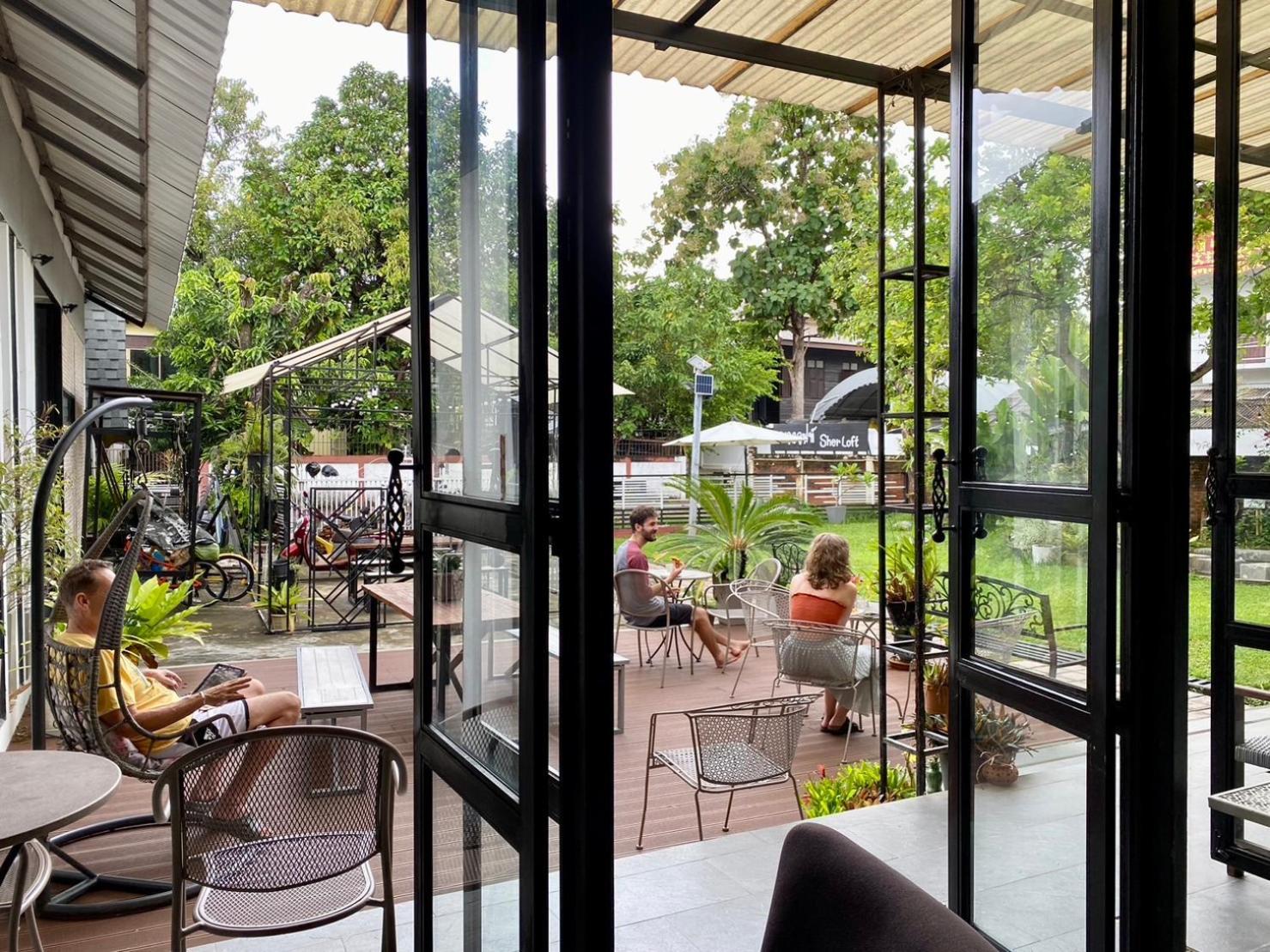 Sherloft Home&Hostel Chiang Mai Buitenkant foto