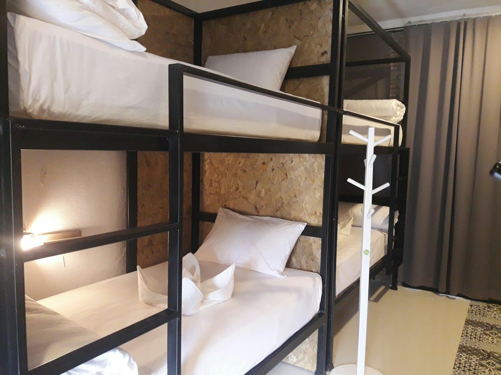 Sherloft Home&Hostel Chiang Mai Buitenkant foto