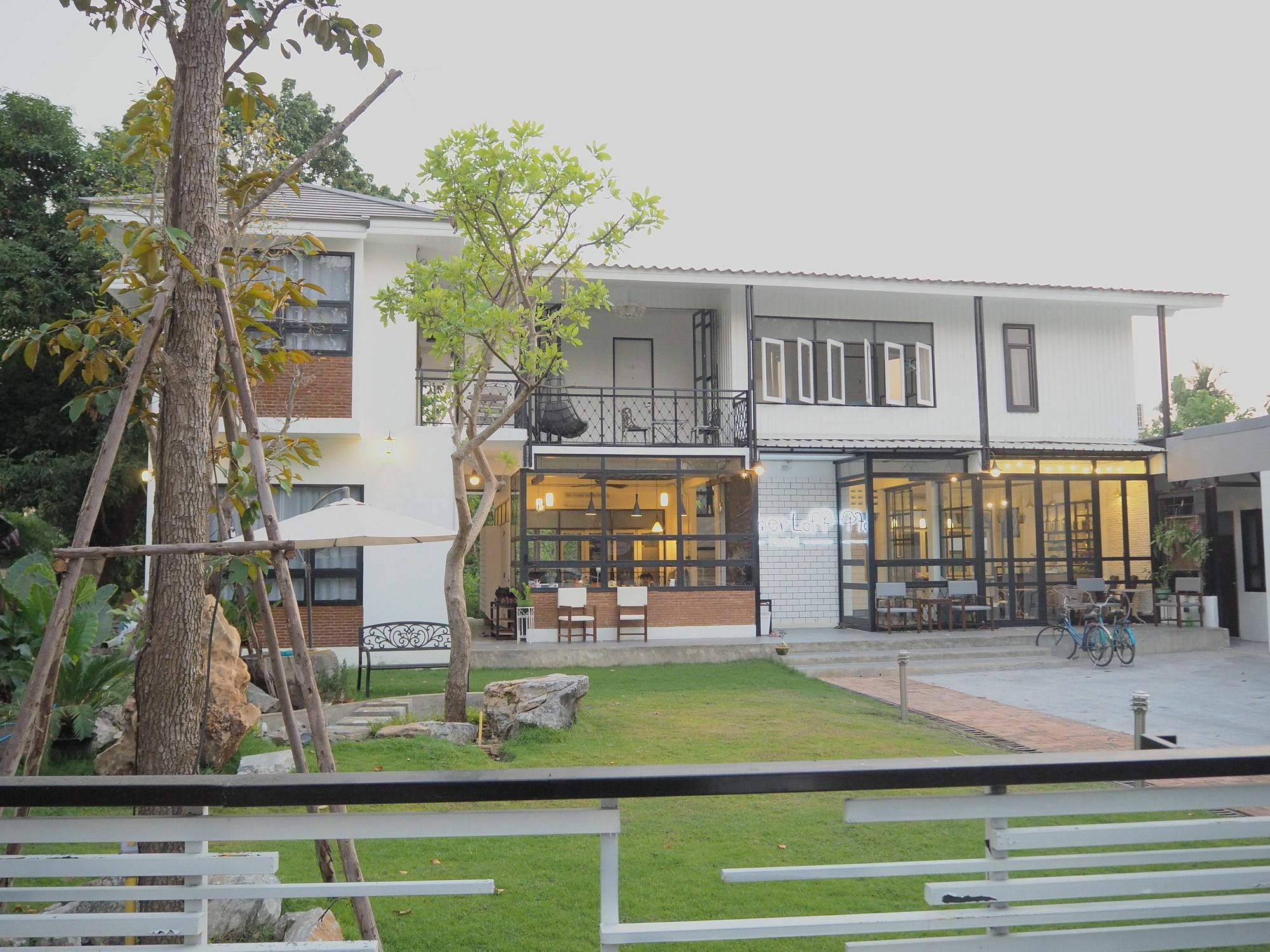 Sherloft Home&Hostel Chiang Mai Buitenkant foto