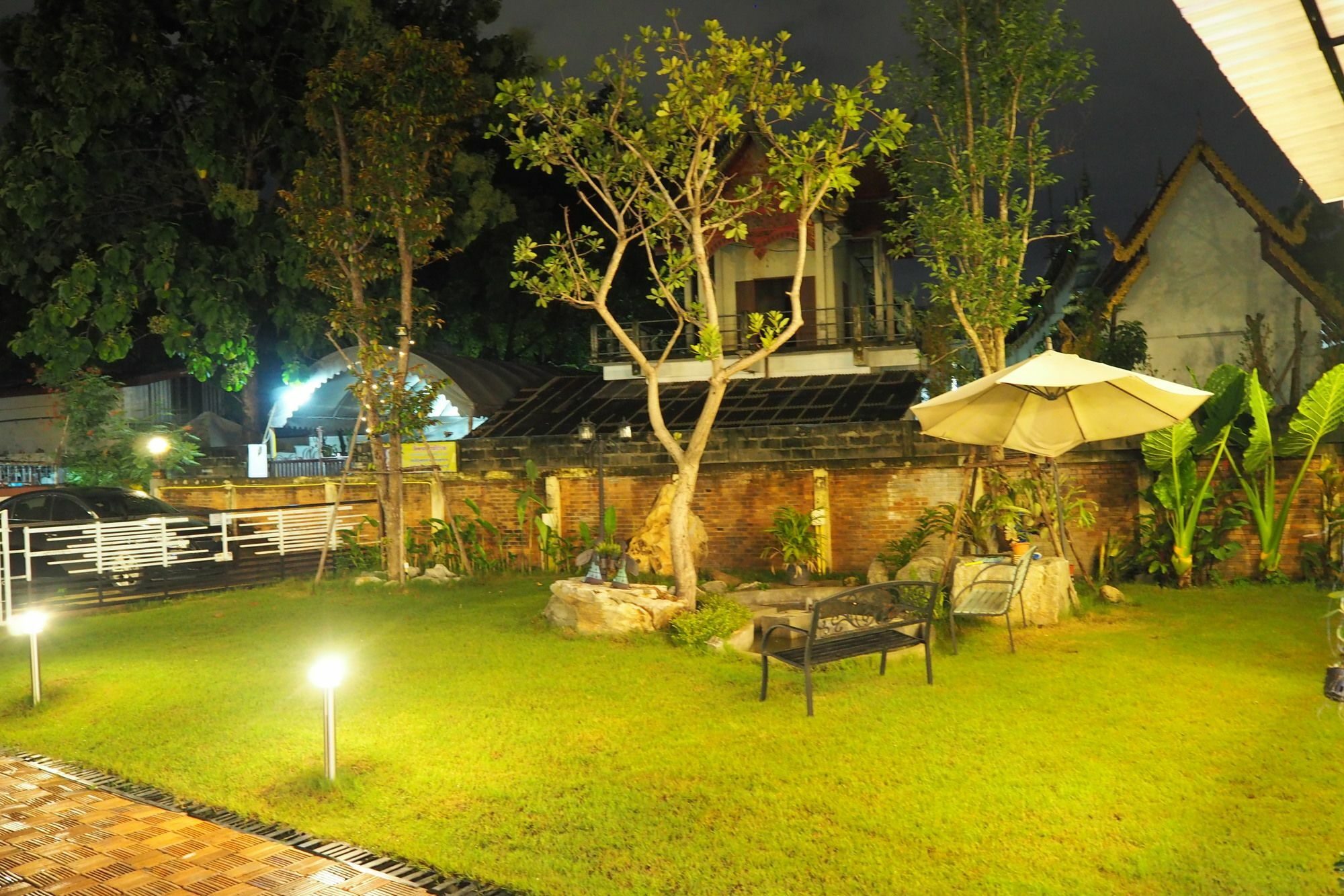 Sherloft Home&Hostel Chiang Mai Buitenkant foto