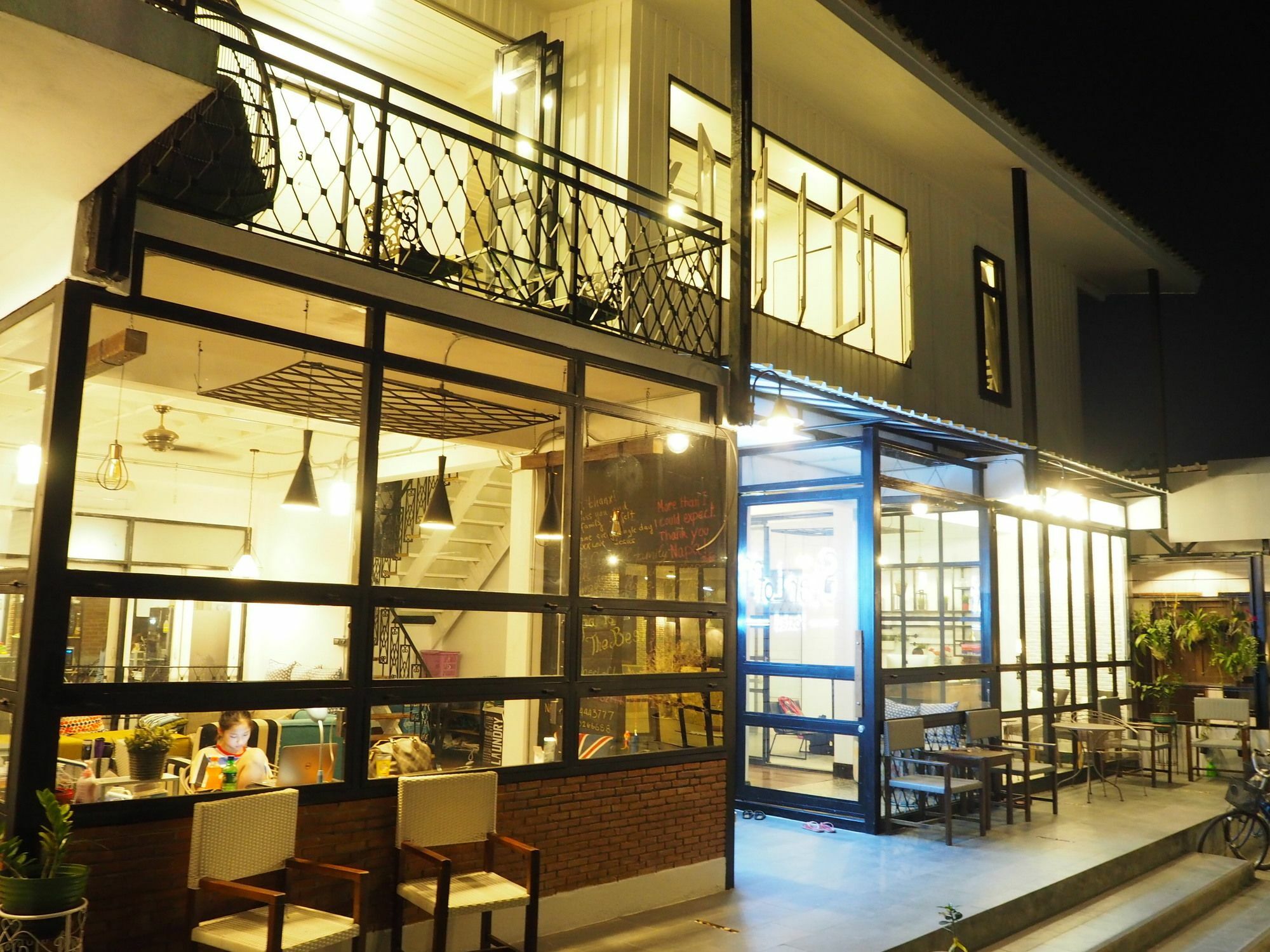 Sherloft Home&Hostel Chiang Mai Buitenkant foto